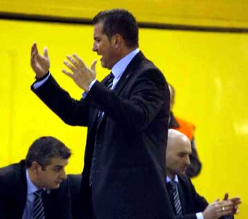 Ο Ζούρος προειδοποιεί ότι το +11 δεν δίνει αυτομάτως εισιτήριο