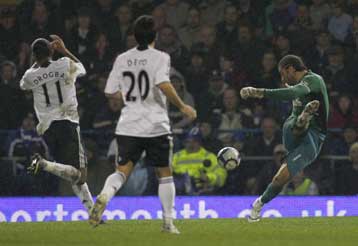 Ξανά ένα βαθμό πίσω από τη Γιουνάιτεντ η Τσέλσι, έχασε έδαφος η Σίτι