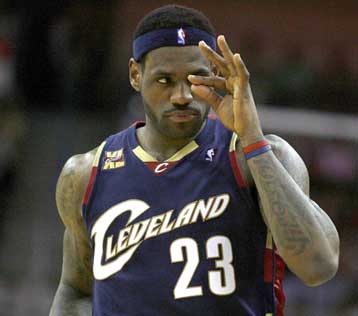 Ο ΛεΜπρον Τζέιμς οδήγησε το Κλίβελαντ στην όγδοη συνεχή νίκη του