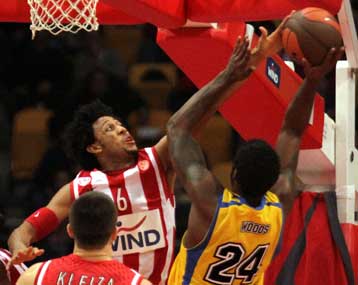 Εκανε το 2-0 ο Ολυμπιακός και είναι μία ανάσα από το Παρίσι