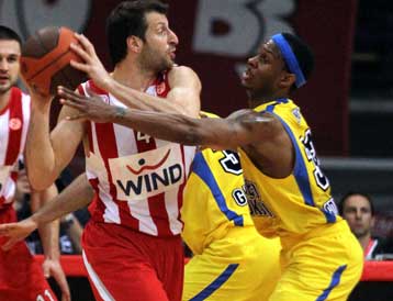 Με σούπερ Παπαλουκά ο Ολυμπιακός πήρε το 90-73