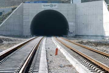 Συλλήψεις για κλοπή σιδηροτροχιών του ΟΣΕ βάρους 60 τόνων