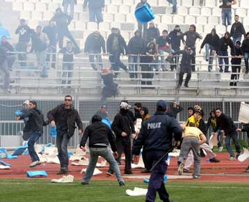 Δύο καταδίκες με αναστολή, μια αναβολή και μια αθώωση για τα επεισόδια στο Καβάλα-Αρης