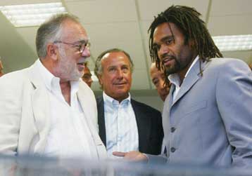 Για τεχνικός διεθυντής στον Ολυμπιακό πάει ο Καρεμπέ