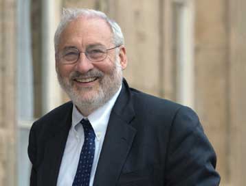 «Δεν θεωρώ επιζήμια τη συμμετοχή του ΔΝΤ» δηλώνει ο Τζόζεφ Στίγκλιτζ