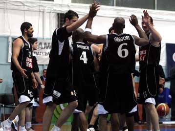 Ανατροπή και «διπλό» από τον ΠΑΟΚ στη Νέα Σμύρνη με 79-77 επί του Πανιωνίου