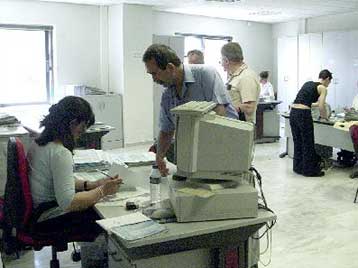 Σε αγώνα δρόμου για την είσπραξη 1,4 δισ. ευρώ από τους φόρους ακινήτων