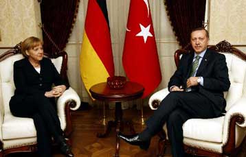 Να ανοίξει λιμάνια και αεροδρόμια στην Κύπρο καλεί η Μέρκελ την Τουρκία