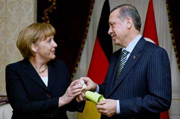 Καμία προσέγγιση για Ιράν και ΕΕ στη συνάντηση Μέρκελ-Ερντογάν στην Αγκυρα