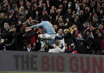Σόου του Τέβες και πέμπτη θέση για την Μάντσεστερ Σίτι