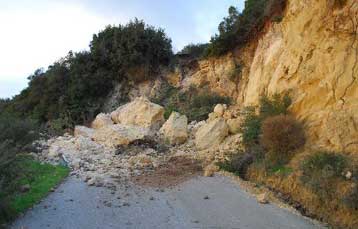 Για πέντε ημέρες κλειστή η Εθνική Οδός Τρίπολης-Πύργου λόγω κατολισθήσεων