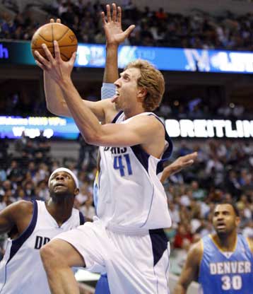 Τριπλ-νταμπλ ο Νοβίτσκι, ήττες για Λέικερς και Σπερς