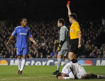 «Καμπάνα» δύο αγωνιστικών στον Ντρογκμπά από την UEFA