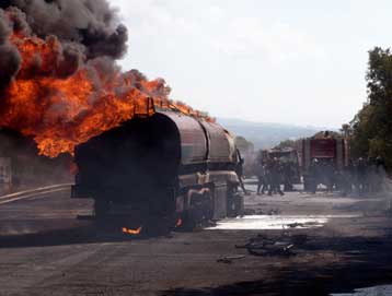 Φωτιά σε βυτιοφόρο στην περιοχή Τολοφώνα Φωκίδας