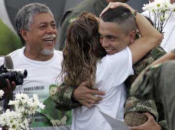 Ελεύθερος μετά από 12 χρόνια λοχίας-όμηρος των Κολομβιανών ανταρτών FARC