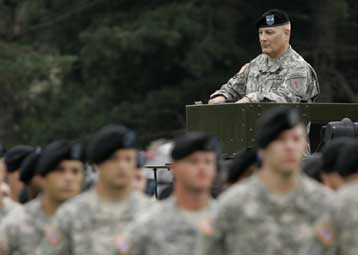 Συγγνώμη από τον στρατηγό για τις θεωρίες… ομοφυλοφιλίας στη σφαγή της Σρμπρένιτσα