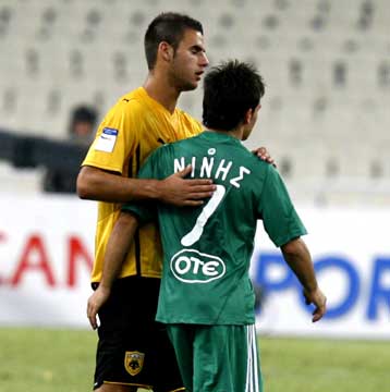 «Κλεισμένος» ο Ταχτσίδης, κοιτάει και Νίνη η Τζένοα