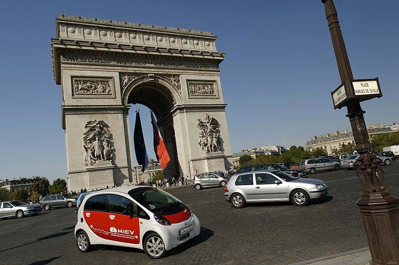 Ανεξήγητο χάσμα τιμών μεταξύ των κοινών ηλεκτρικών μοντέλων των PSA και Μitsubishi