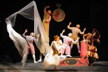 Το «Ιπτάμενο Ποδήλατο» του Μαύρου Θεάτρου της Πράγας στο ΜΜΑ