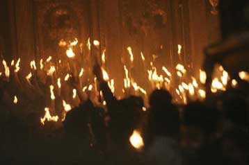 Στην Ελλάδα το απόγευμα του Μεγάλου Σαββάτου το Αγιο Φως