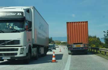 Σε ισχύ η απαγόρευση κίνησης φορτηγών στο εθνικό δίκτυο