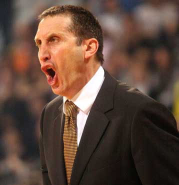 Κάποιοι παίκτες του Αρη δεν αντέχουν την πίεση, εκτιμά ο Ντέιβιντ Μπλατ