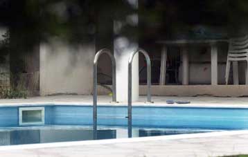 Στο νοσοκομείο πέντε παιδιά λόγω υπερβολικής ποσότητας χλωρίου σε πισίνα