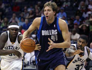 Οι Χοκς νίκησαν τους Λέικερς και οι Οκλαχόμα τη Βοστόνη