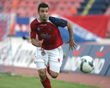 Ο Τζαβέλλας βρίσκεται στο στόχαστρο της Κολωνίας