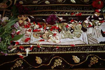 Σε κλίμα κατάνυξης η Αποκαθήλωση του Ιησού Χριστού