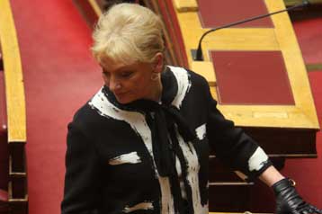 Απαντήσεις σε όσους την επικρίνουν για την τηλεοπτική της εμφάνιση δίνει η Φ.Πιπιλή