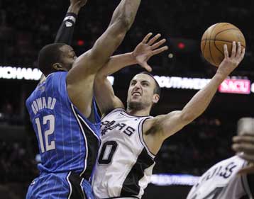 Από 43 πόντους σημείωσαν οι Τζινόμπιλι και Ουέιντ