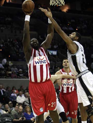 Ο Ντάνκαν καλεί στο NBA Τσίλντρες και Σχορτσανίτη