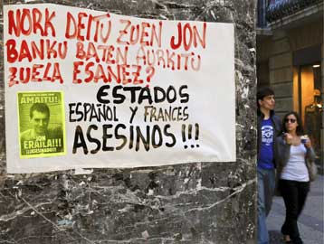 Η κατάθεση των όπλων δεν λύνει το πολιτικό πρόβλημα, υποστηρίζει η βασκική ΕΤΑ