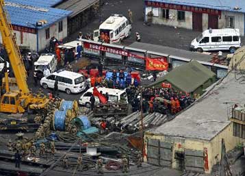 Εκατοντάδες παγιδευμένοι ανθρακωρύχοι ανασύρθηκαν ζωντανοί στην Κίνα