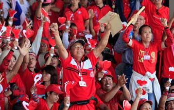 Να τερματίσουν τις αντικυβερνητικές διαδηλώσεις προσπαθούν οι Αρχές της Ταϊλάνδης