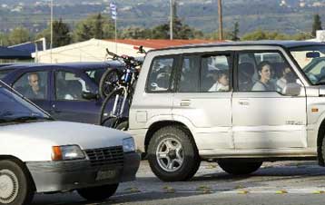 Βυτιοφόρο ανατράπηκε στην Αθηνών-Πατρών στο ύψος του Ζευγολατιού