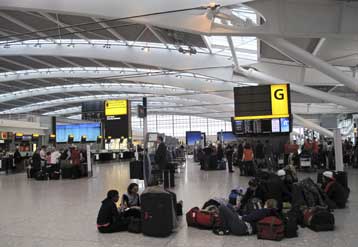 Γυναίκες προσπάθησαν να… επιβιβάσουν πτώμα σε αεροπλάνο στη Βρετανία