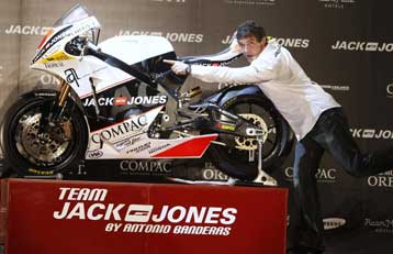 Ιδιοκτήτης ομάδας του Moto 2 έγινε ο Αντόνιο Μπαντέρας