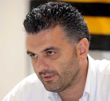 Την άφιξη του «πληγωμένου» Κοζώνη αναμένει ο Μπ.Καραμανλής