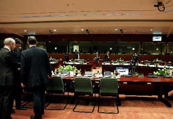 Δεν γνωρίζουμε για αλλαγές στο σχέδιο στήριξης της Ελλάδας, λέει η Κομισιόν