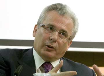 Και ξαφνικά κατηγορούμενος ο δικαστής Γκαρθόν επειδή «σκάλισε» τον ισπανικό εμφύλιο