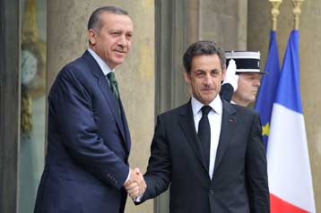 Κρίσιμη συνάντηση Ερντογάν-Σαρκοζί στο Παρίσι