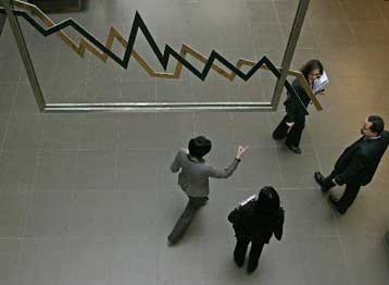 Έφτασε η ώρα για την ενεργοποίηση του μηχανισμού στήριξης, λέει η Fitch