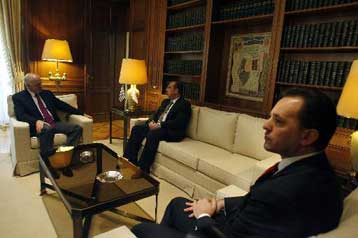 Συνάντηση Παπανδρέου-Δρούτσα με τον Μ.Κυπριανού εν όψει της επίσκεψης στην Κύπρο