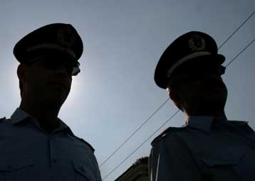 Ανικανοποίητοι οι αστυνομικοί, παρά την εξαίρεσή τους από την περικοπή επιδόματος