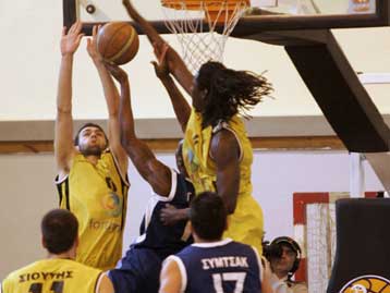 Νίκες παραμονής για Ηλυσιακό και Καβάλα, εύκολα Ολυμπιακός και Αρης