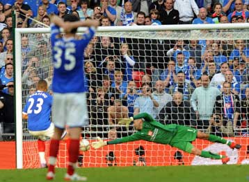 Η Πόρτσμουθ αντίπαλος της Τσέλσι στον τελικό, απέκλεισε την Τότεναμ