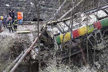 Στους έντεκα οι νεκροί από τον εκτροχιασμό τρένου στη βόρεια Ιταλία