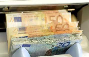 «Αλμα» του ευρώ κοντά στα 1,37 δολάρια, εν μέσω αισιοδοξίας για την Ελλάδα